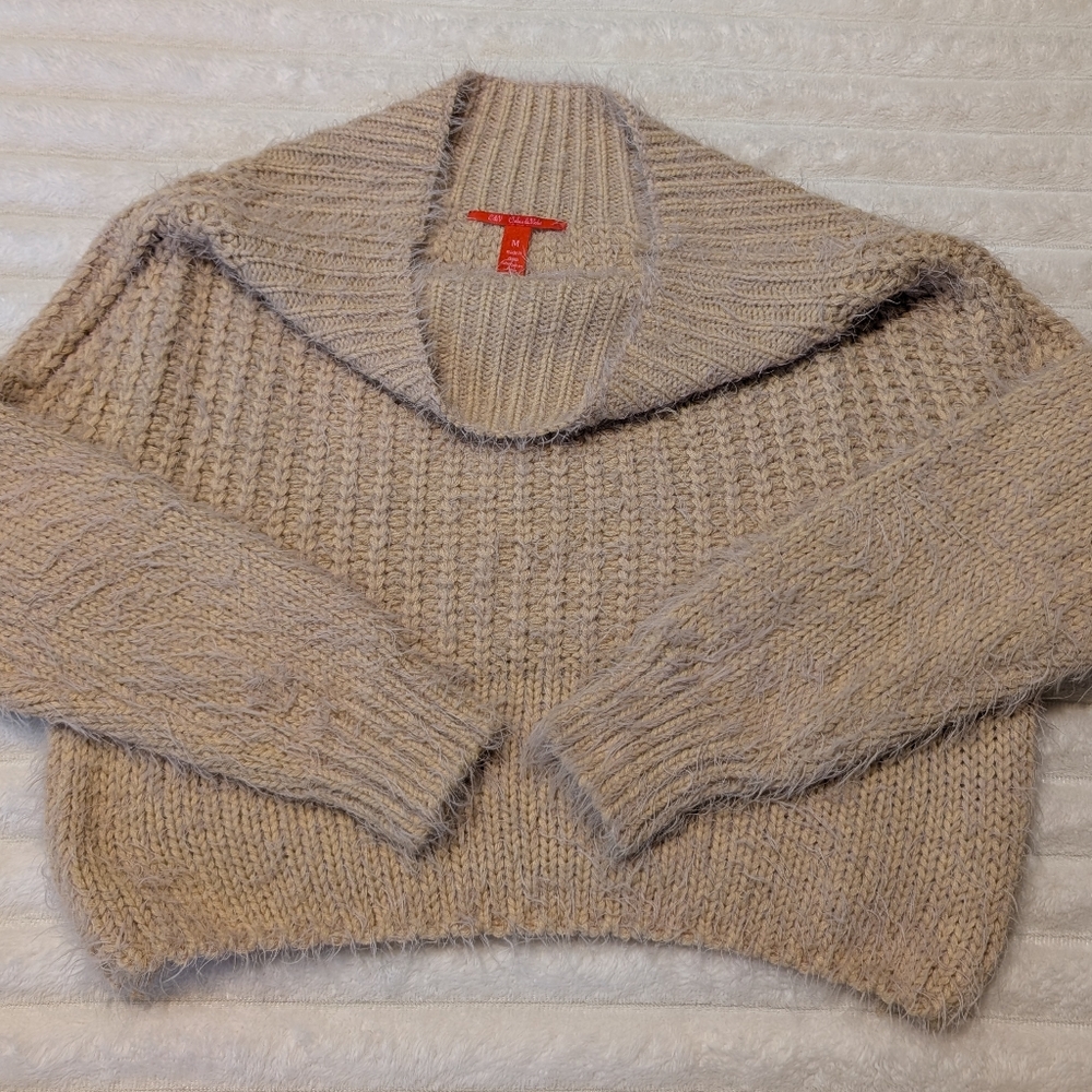 Chelsea & Violet Cream Women's Sweater